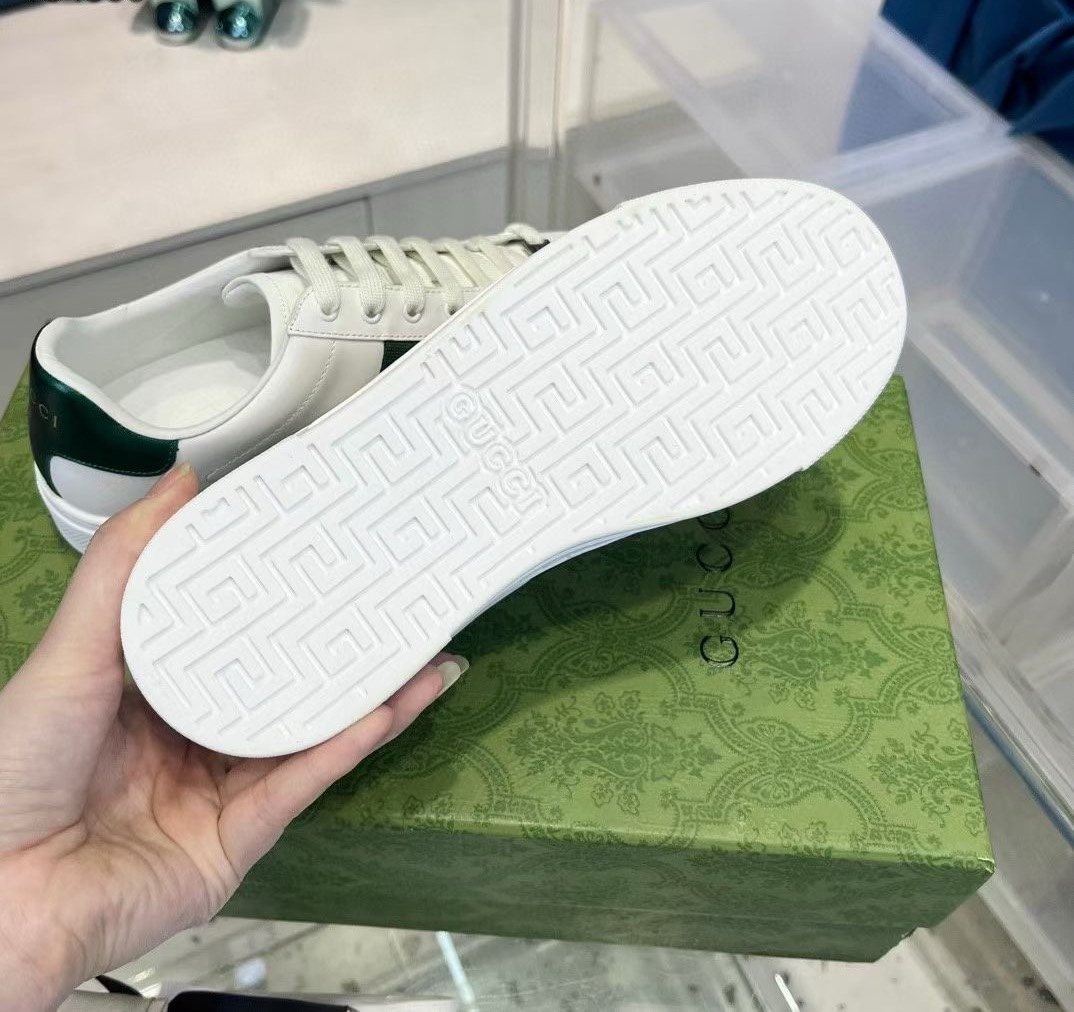 Gucci Green and Red Stripe Low-Top Sneakers - White Sole