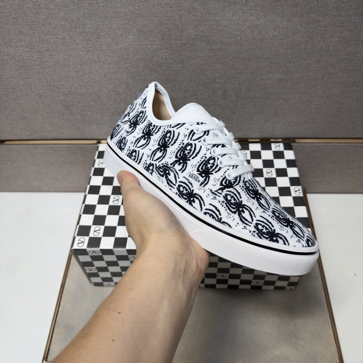 Vans Men's Black Graphic Print Low-Top Sneakers